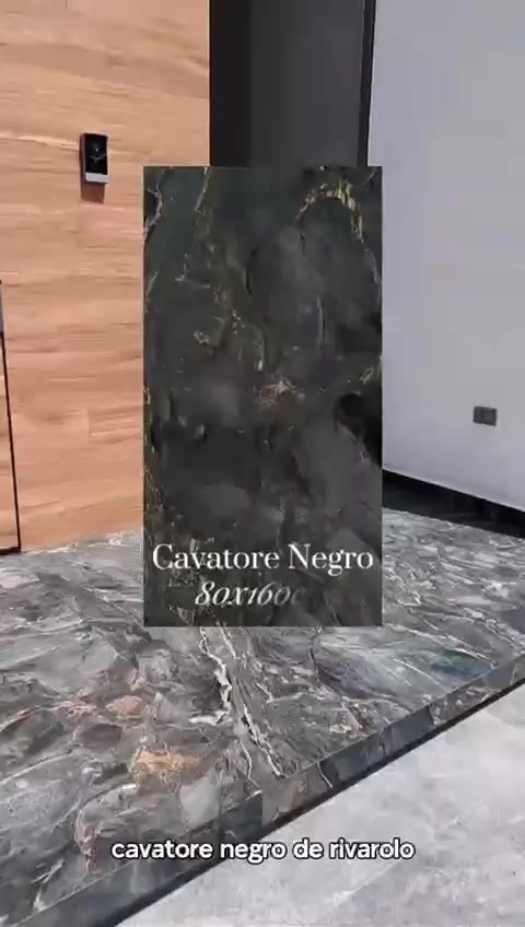 Detalle de piso porcelánico Cavatore Negro efecto mármol de Grupo Dalvi
