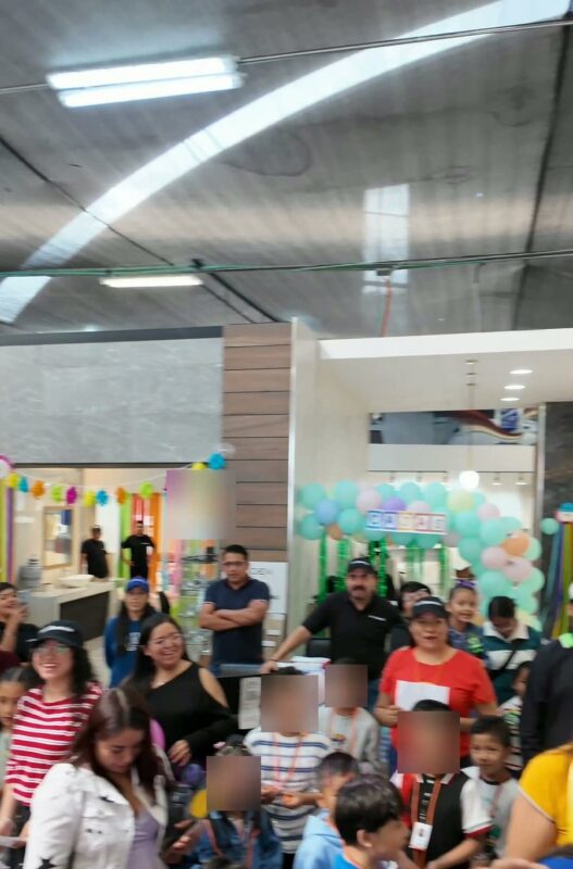 Familias de colaboradores Dalvi reunidas